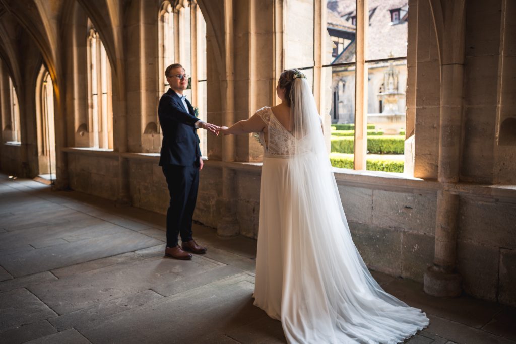 Hochzeitspaar im Klosterpark Bebenhausen bei Tübingen
