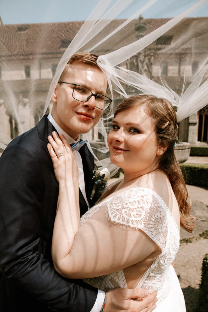 Hochzeitspaar im Klosterpark Bebenhausen bei Tübingen